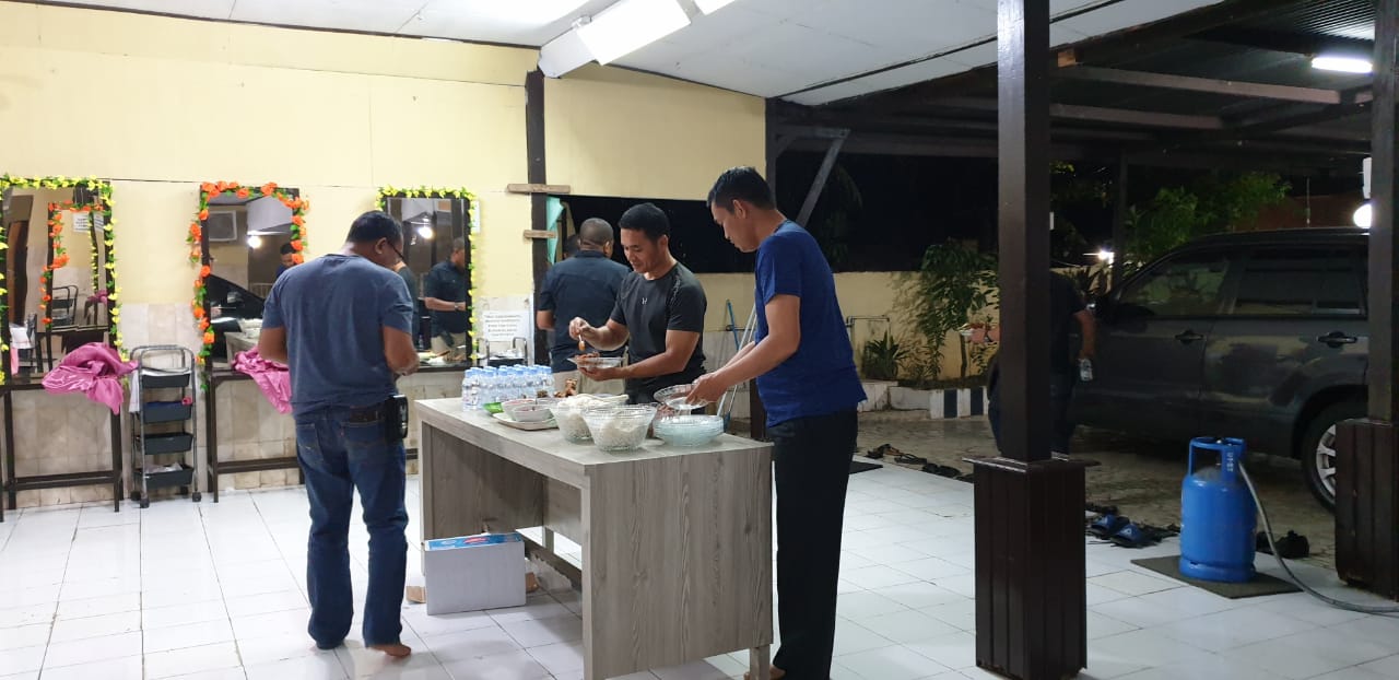 Jalin Kedekatan dan Kekompakan, Kapolres Ajak Anggotanya Makan Bersama