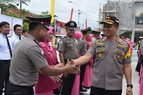 Kapolres Sidrap Pimpin Upacara 36 Personil Naik Pangkat