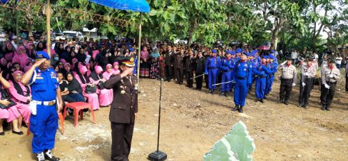 Prosesi Pemakaman Almarhum Kompol Anumerta Tombong Dilakukan Secara Dinas