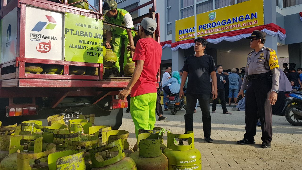 Operasi Pasar Tabung Gas Elpiji 3 Kg, Begini yang Dilakukan Polsek Pangkajene