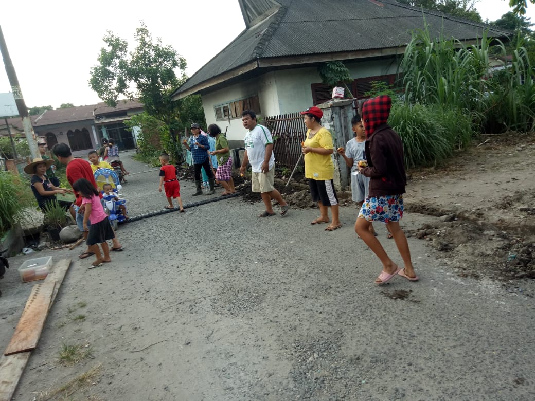 Benny Setiawan Ajak Warga Jalan Ladang Gotong Royong Sambut Hut RI Ke 74