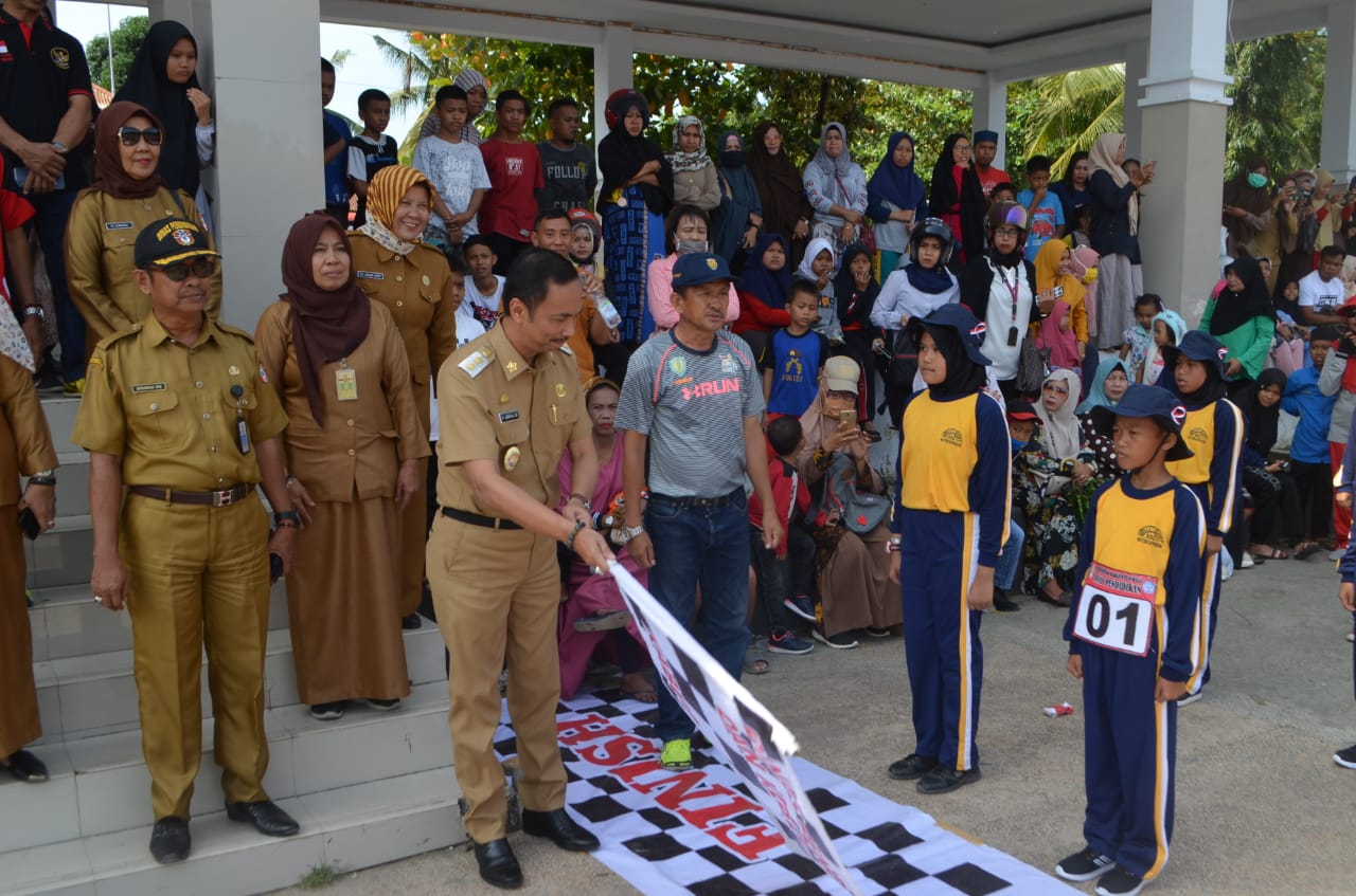 Warnai HUT RI 2019, Wakil Bupati Wajo Lepas Lomba Gerak Jalan Indah