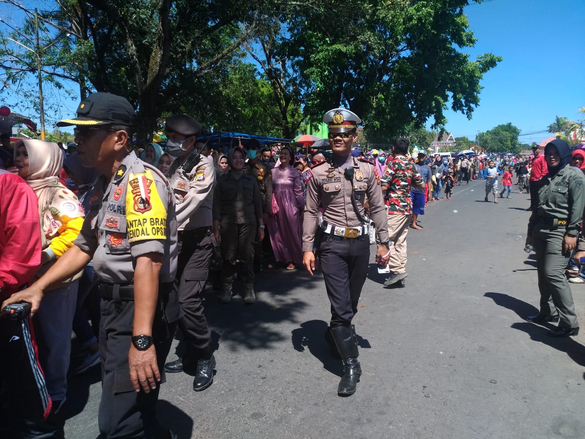 Ribuan Peserta dan Penonton Padati Tugu Bambu Runcing, Kabag Ops Terjun Langsung