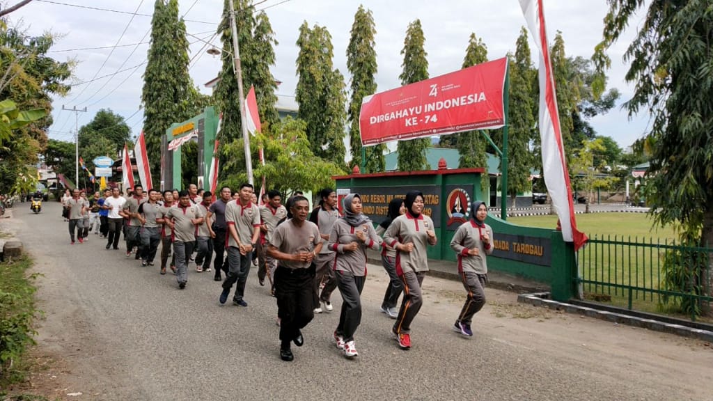 Jumat Sehat, Kapolres Enrekang Pimpin Personilnya. Ini Tujuannya