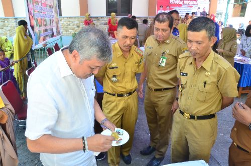 Bupati Irwan Hamid Cicipi Makanan Non Beras