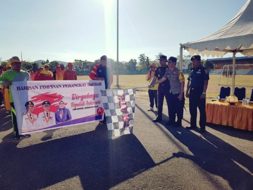 Kapolres Pangkep Lepas Lomba Gerak Jalan Indah HUT Proklamasi ke 74