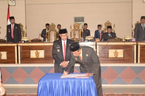 Rapat Paripurna di DPRD Wajo Terkait 4 Buah Ranperda Diteken Bersama