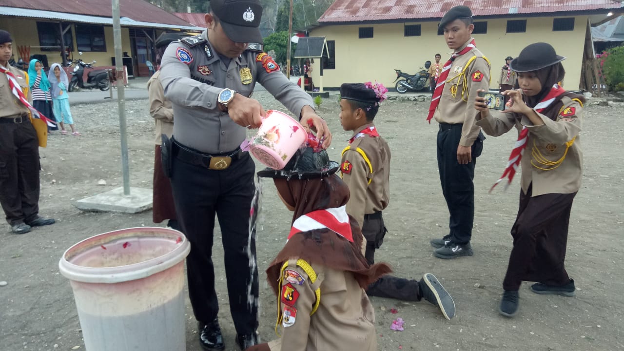 35 Anggota Saka Bhayangkara Ranting Anggeraja Dikukuhkan dan Penyamatan Badge