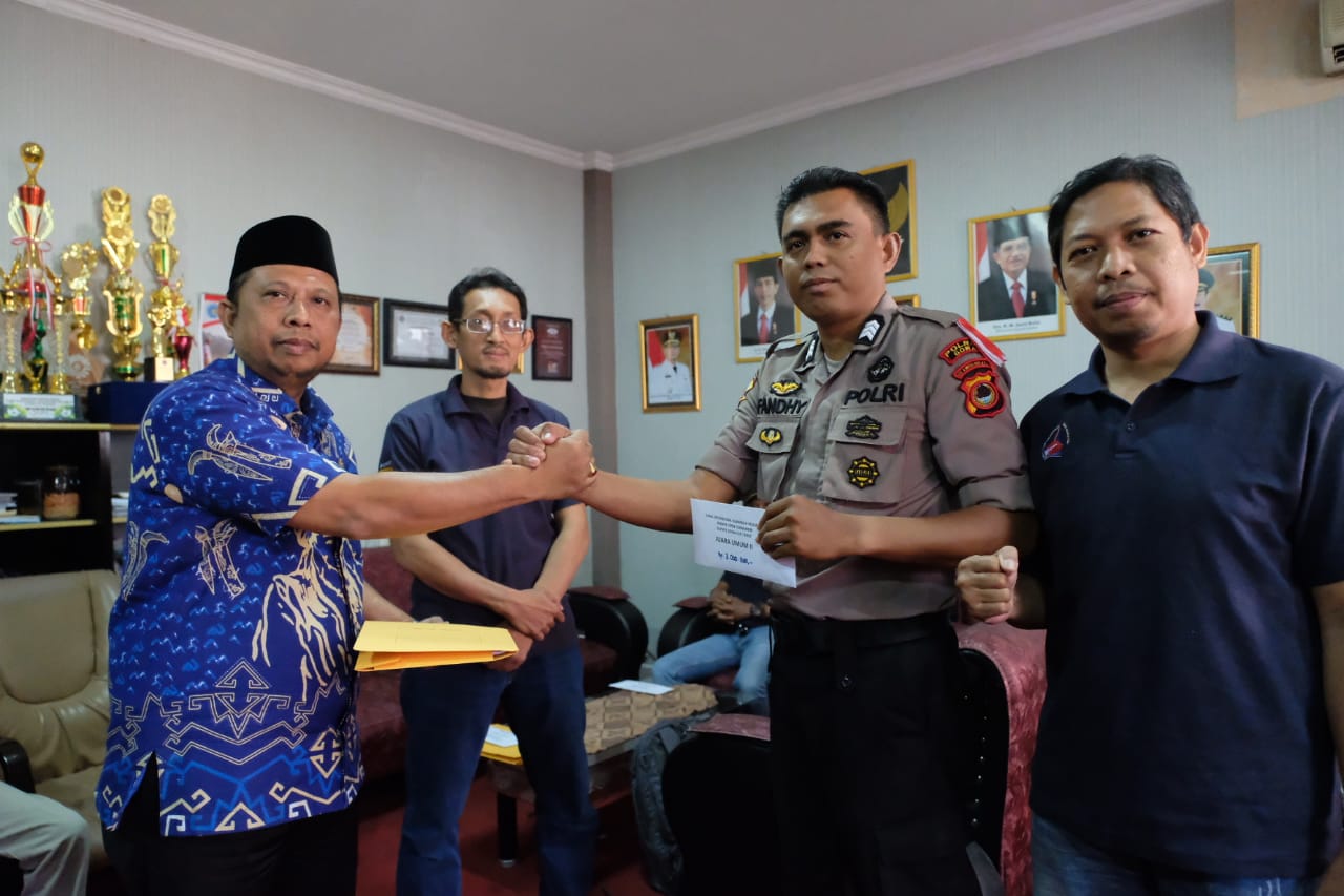 Bupati Adnan Berikan Uang Pembinaan Rp10 Juta ke Pemenang Kejuaraan Karate