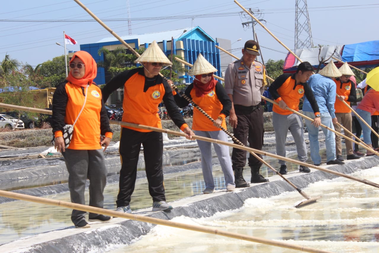 Kapolres Pangkep Hadiri Festival Garam Rakyat di Bungoro