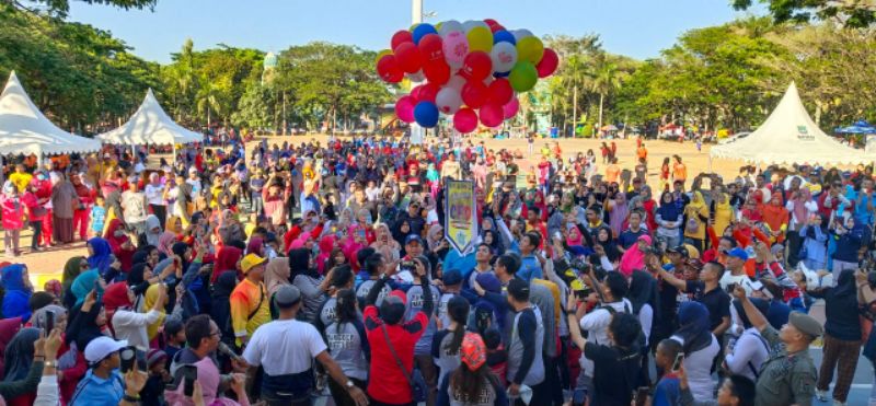 Kapolres Bersama Ibu Ketua Bhayangkari Hadiri Launching Car Free Day