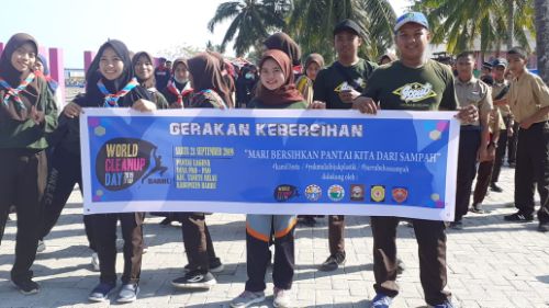 Peringati World Cleanup Day,  UPT SMKN 2 Barru Lakukan Gerakan Bersih Pantai