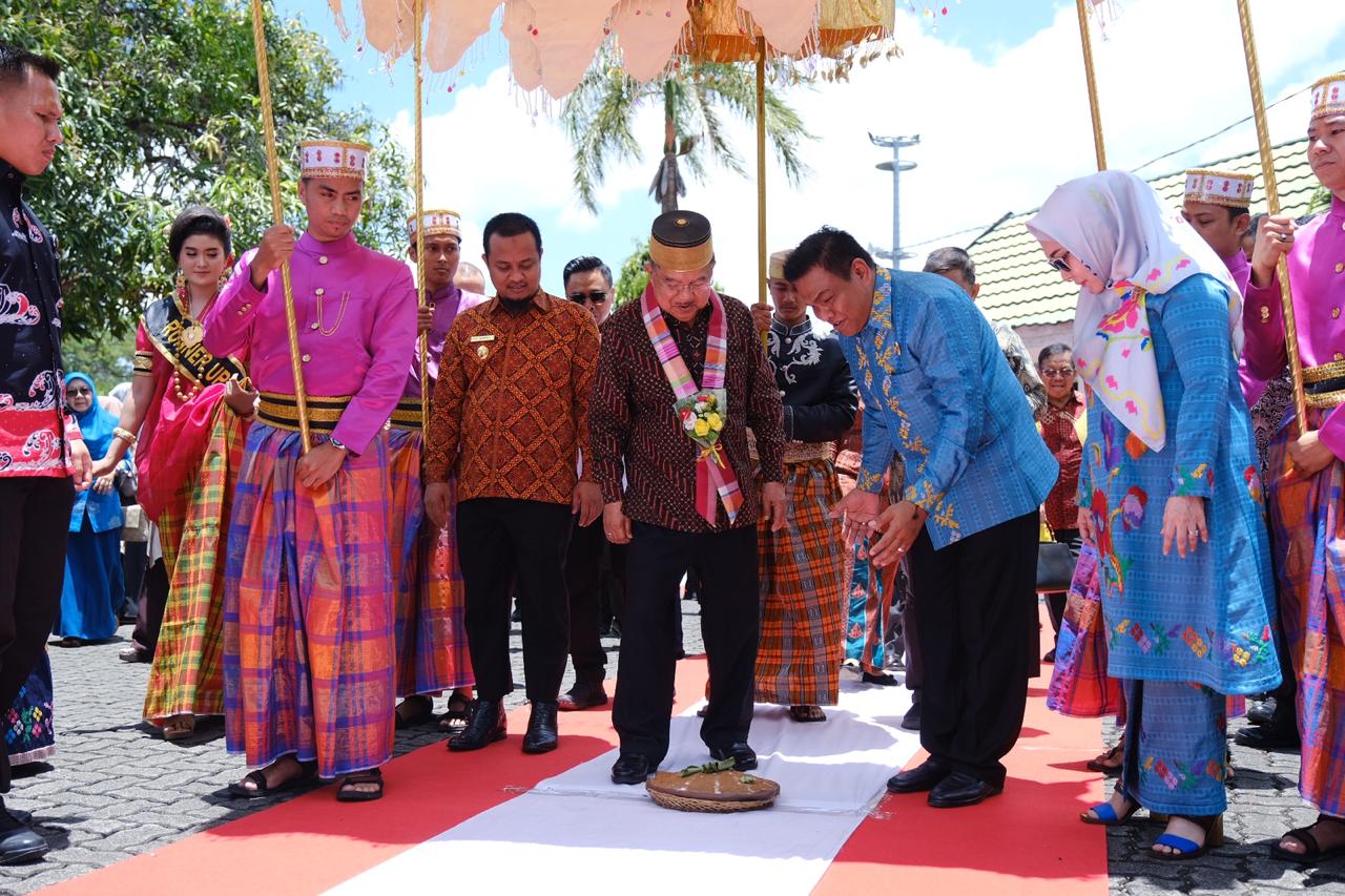 Andi Sudirman Sulaiman Dampingi Wapres Jusuf Kalla Pulang Kampung