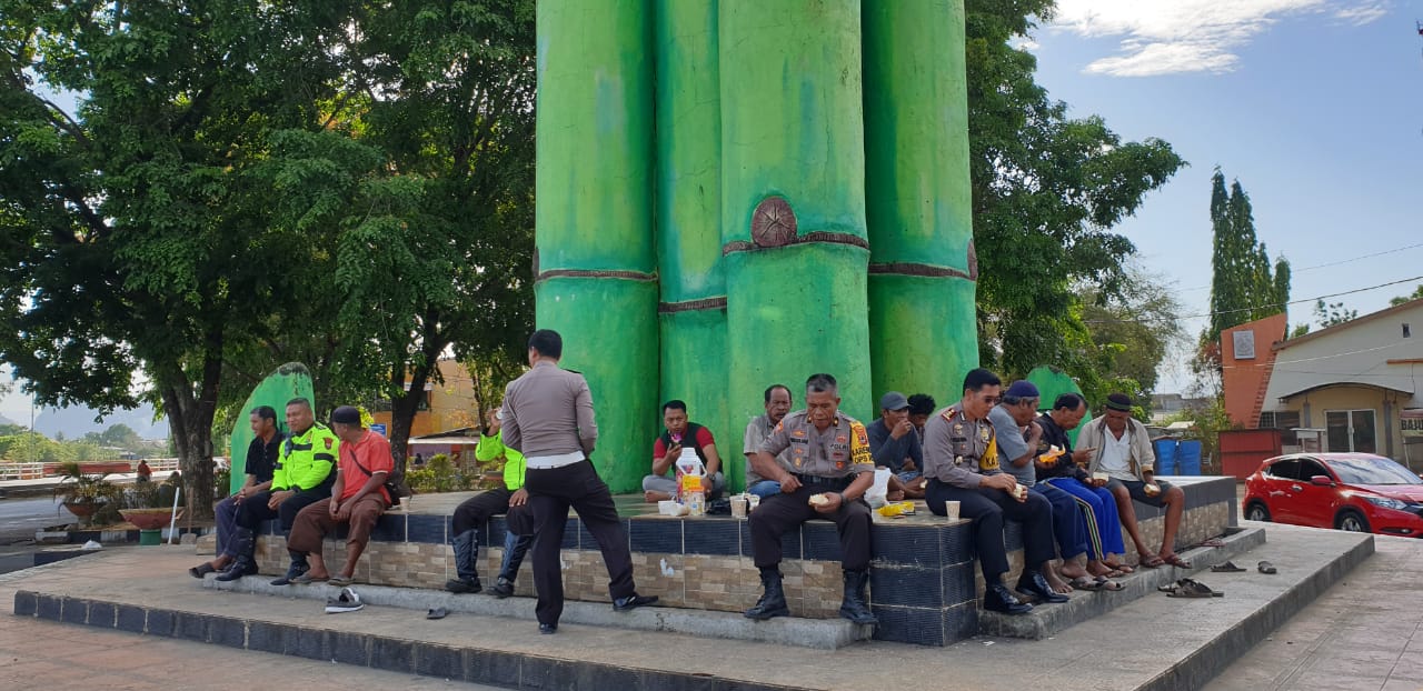 Begini Kebiasaan Kapolres Pangkep Jika Ketemu Tukang Bentor Di Bambu Runcing