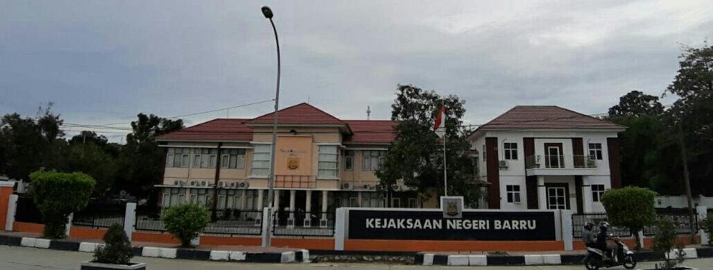 Hari Pertama Masuk, Kejari Barru Pantau Gedung dan Musholla Kejaksaan