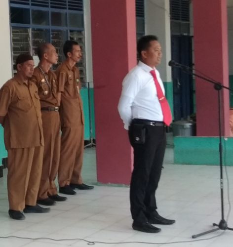 Didaulat Irup Upacara di SMA, Ini Pesan Moril Kanit Reskrim Polsek Panca Rijang