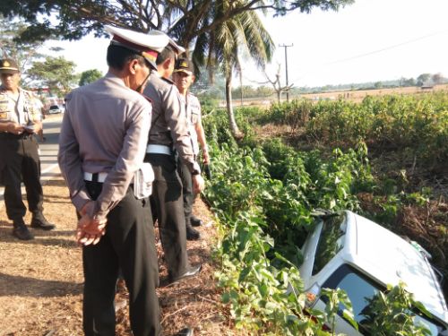 Kesigapan Kapolres Pangkep Terjun Langsung ke Lokasi Kecelakaan