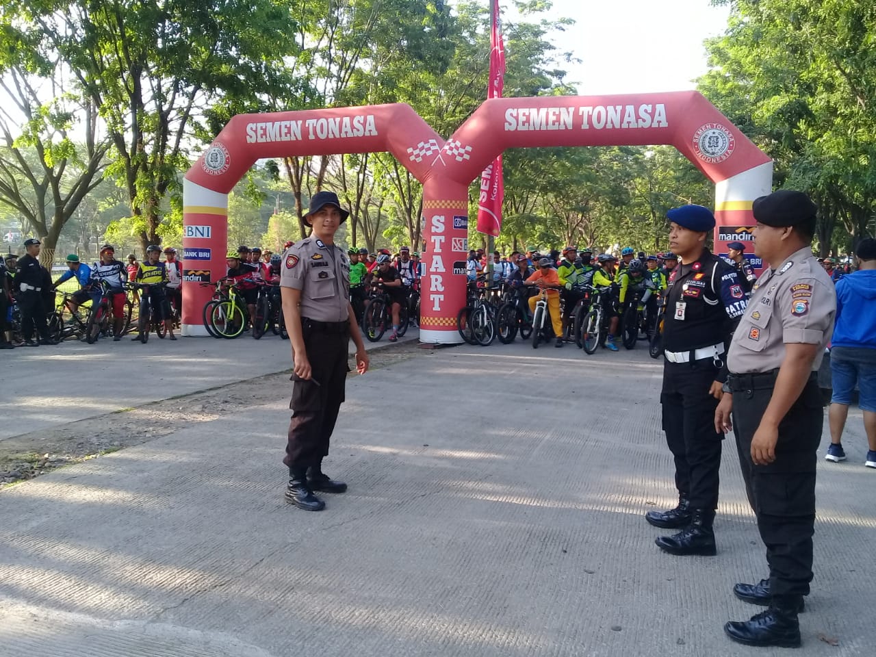 Polres Pangkep Sukses Kawal Registrasi Peserta Fun Cross PT Semen Tonasa HUT – 51