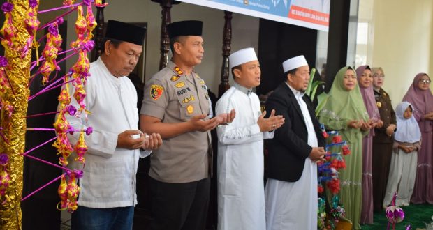 Ceramah Lucu Ustad Das Ad Latif Buat Maulid Di Polres Sidrap Lebih Khidmat Penarakyat Com