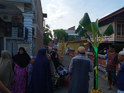 Tanami Lorong dengan Ratusan Pohon Pisang. Loh Kok Bisa,?!