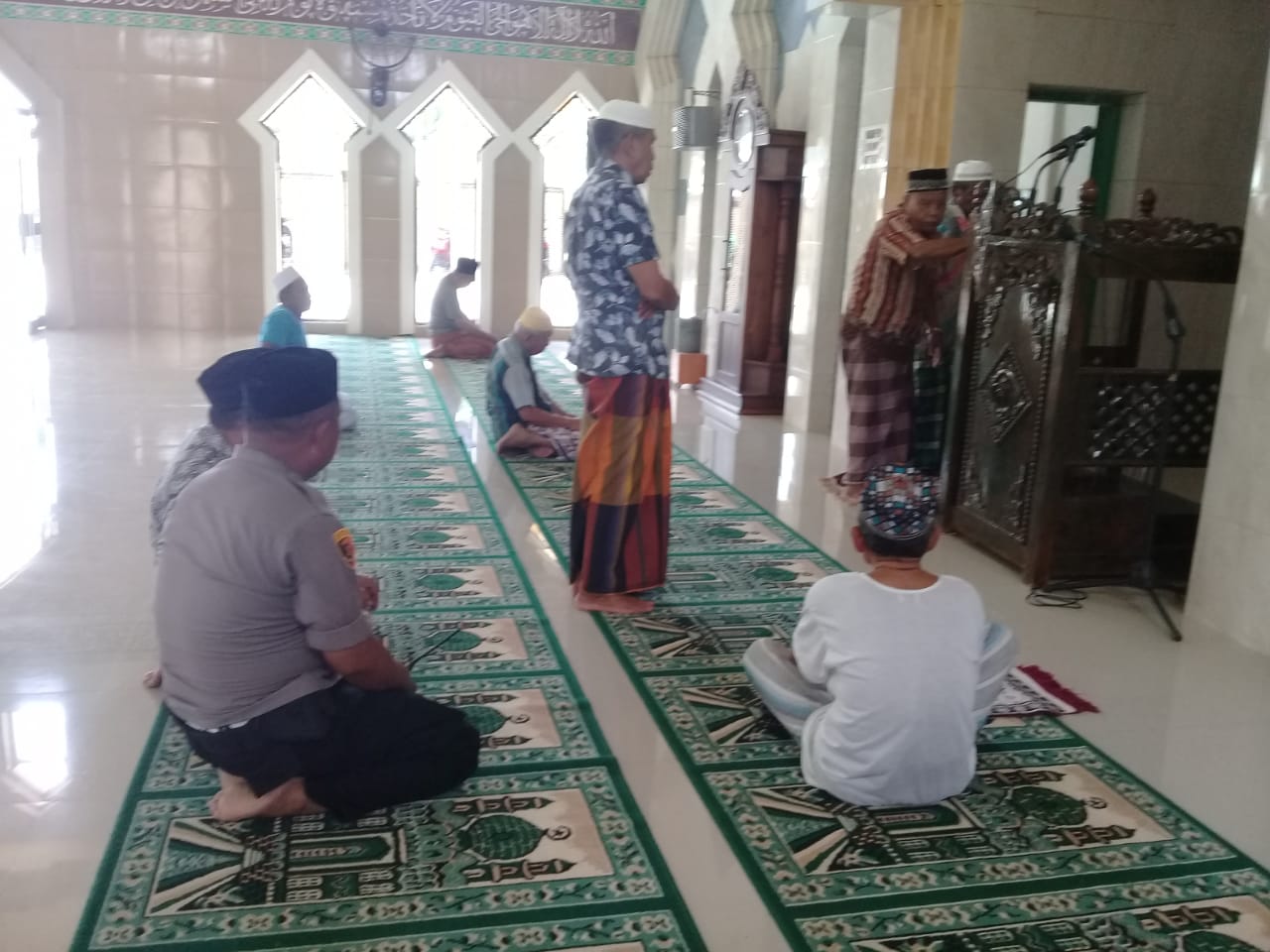 Upaya Kapolsek Pangkajene Beri Himbauan Kepada Warga Dan Jamaah Masjid Guna Menjaga Kamtibmas