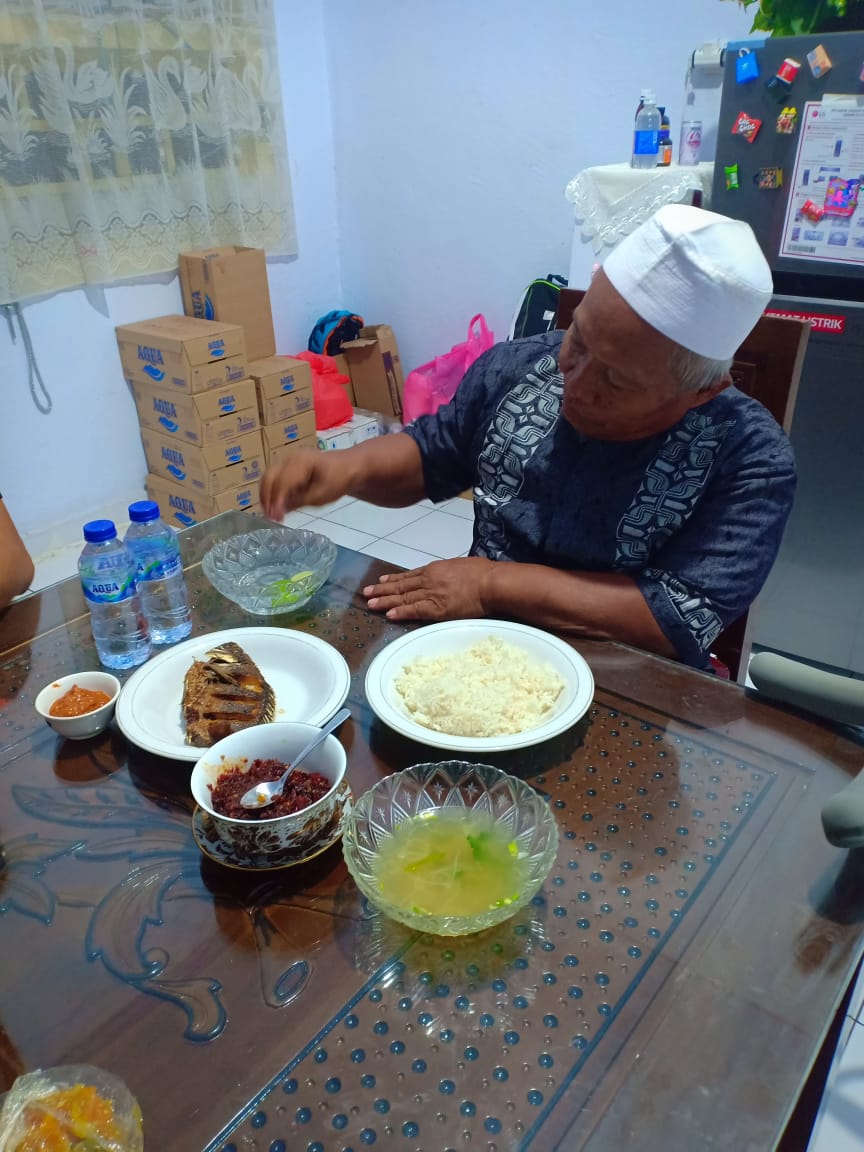 Ajak Makan dan Tidur Di Rujab, Cara Kapolres Sidrap Memanusiakan Penyandang Disabilitas