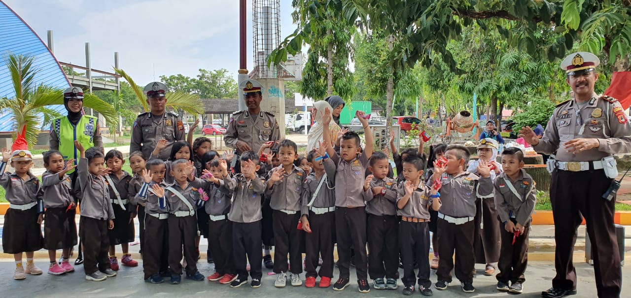 Begini Giat Positif ‘Polisi Sahabat Anak’ Di TK Kemala Bhayangkari Cabang Pangkep