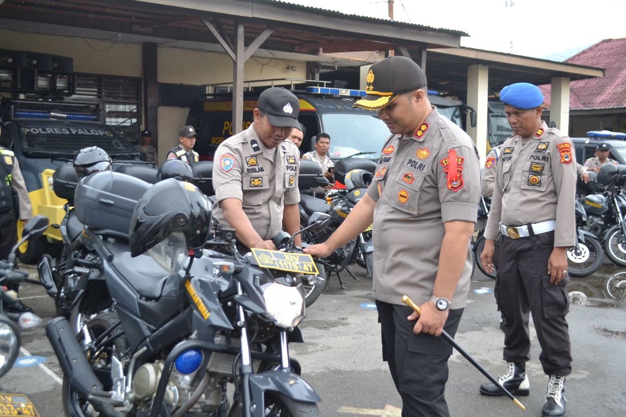 Persiapan Pengamanan Nataru. Kapolres Palopo Mengecek Randis Operasional Personil