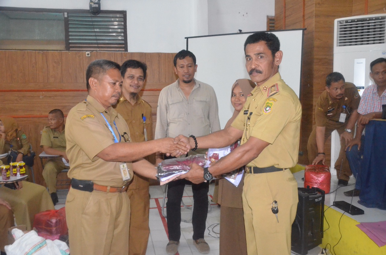 Rangsang Semangat Belajar, Pemkab Realisasikan 8 Ribu Paket Seragam Sekolah