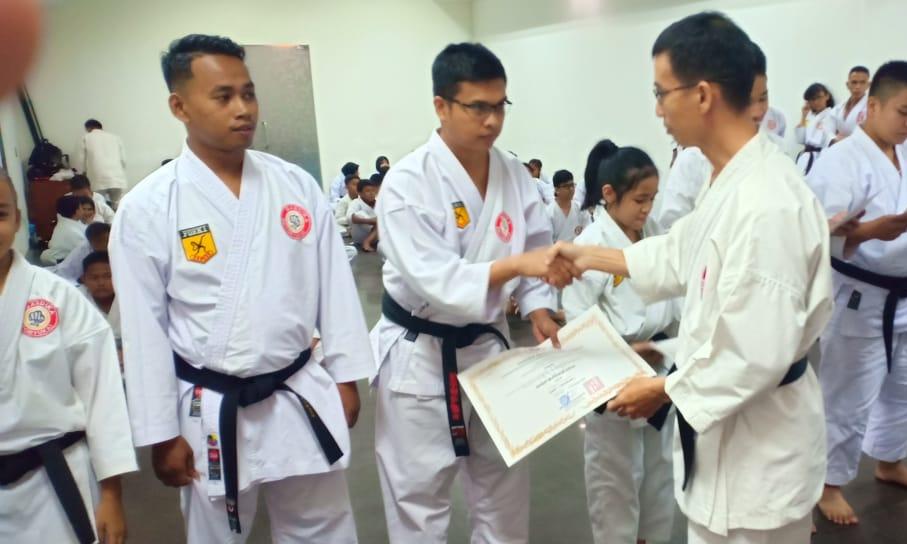 Harumkan Nama Daerah, Dua Karateka Asal Enrekang Raih Medali di Kejuaraan Internasional