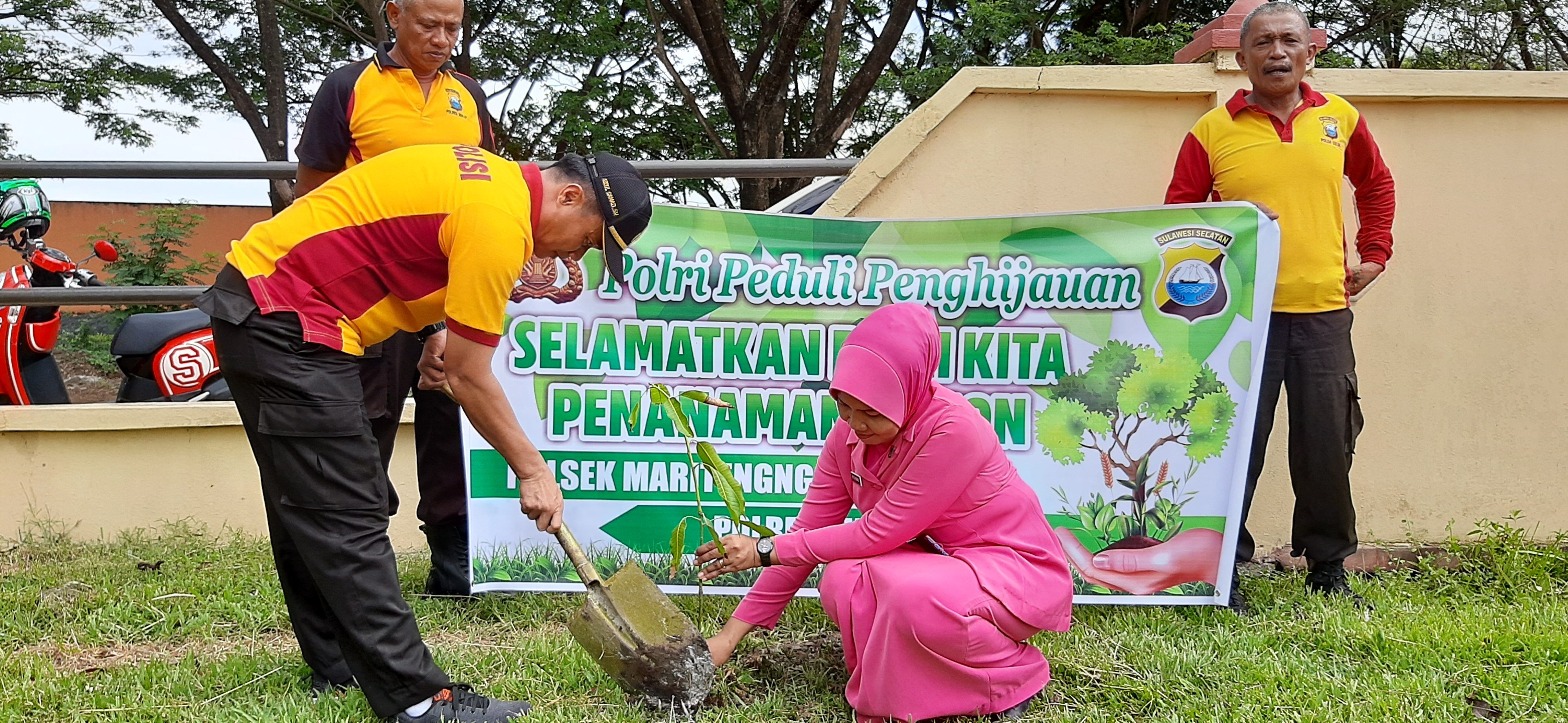 Kapolsek Maritengngae : Selamatkan Bumi Kita Dengan Menanam Pohon