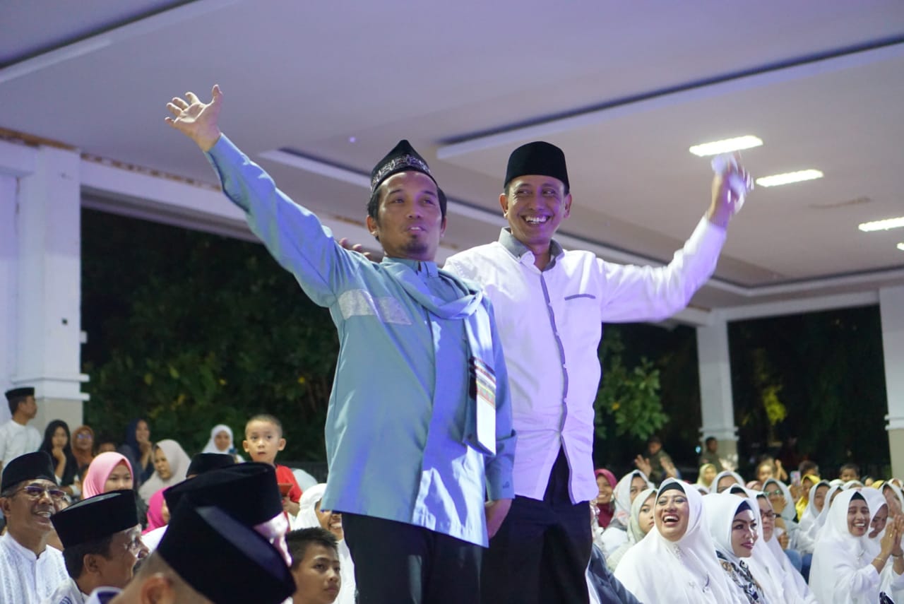 Fathin serta Tausiah Ustadz Nur Maulana Isi Malam Pergantian Tahun Baru di Wajo