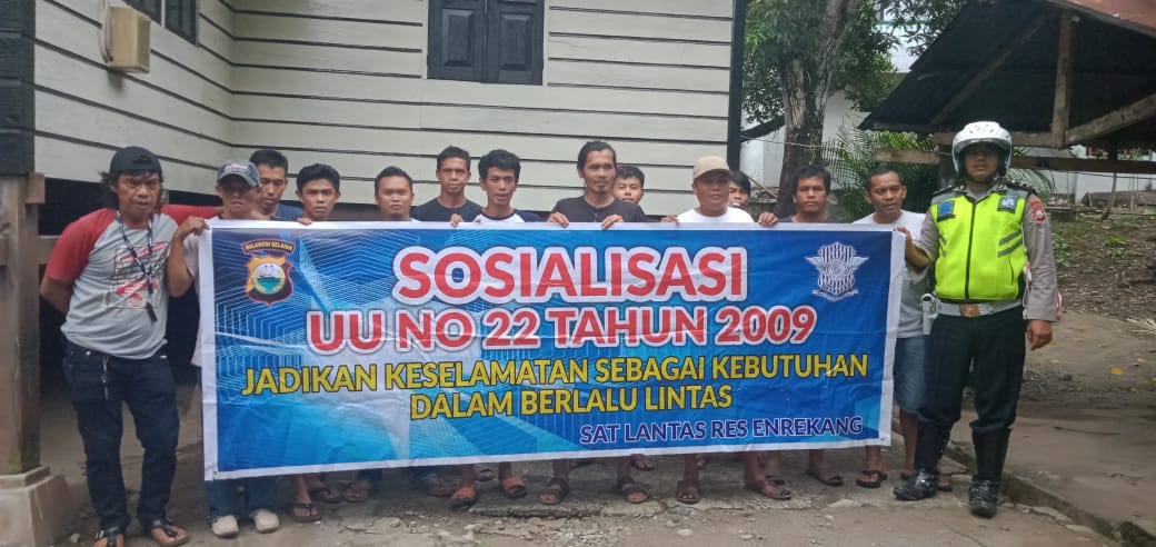 Kanit Dikyasa Satlantas Polres Enrekang Beri Himbauan Para Sopir Angkot