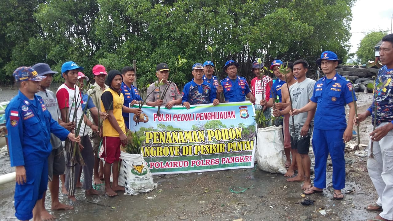 Dukung Program Penghijauan Kapolri, Polairud Polres Pangkep Tanam Ribuan Pohon Mangrove