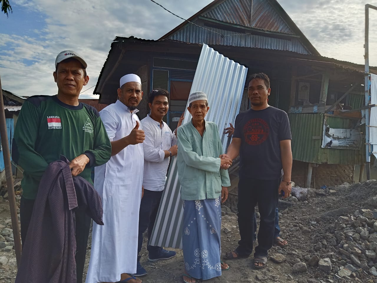 Peduli Bencana, Pengurus PP ISA Sidrap Santuni Korban Angin Kencang