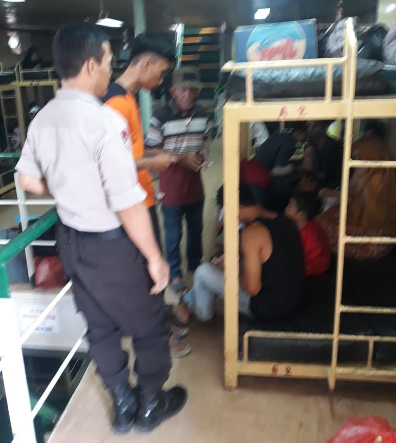 Pengamanan, Kapolsek Turun Cek Barang dan Penumpang Kapal Amukti Palapa