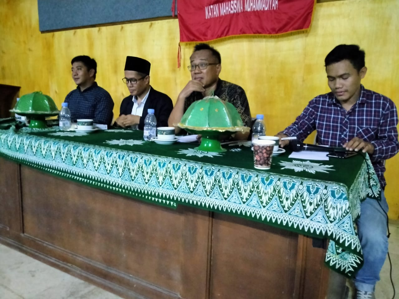 Jadi Pemateri FGD, Drh Junwar Beri Motivasi Kader IMM Enrekang