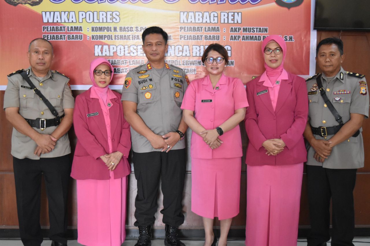 Rasa Haru Terlihat Pada Acara Kenal Pamit Tiga Pejabat Utama Polres Sidrap