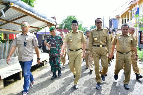 Ditemani Suardi Saleh, Nurdin Abdullah Turun Langsung Tangani Bencana Banjir di Barru