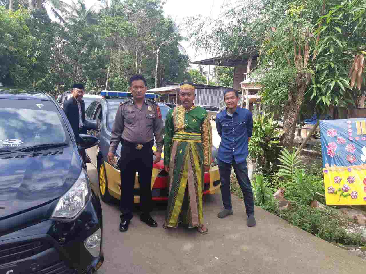 Bentuk Pelayanan, Patroli Polsek Dua Pitue Kawal Rombongan Pengantin Di Sidrap