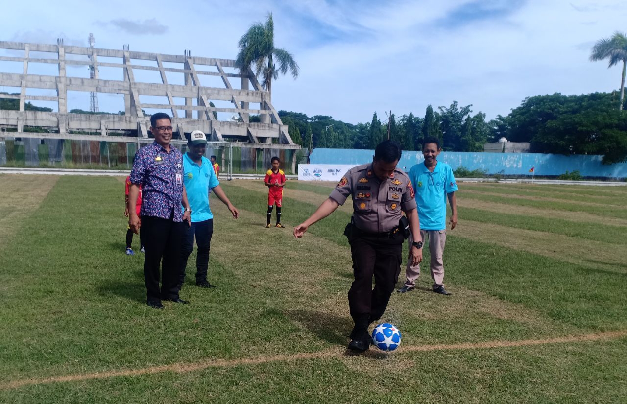 Tendangan Kapolsek Maritengngae Tandai Dibukanya Danone Cup Region Sulsel