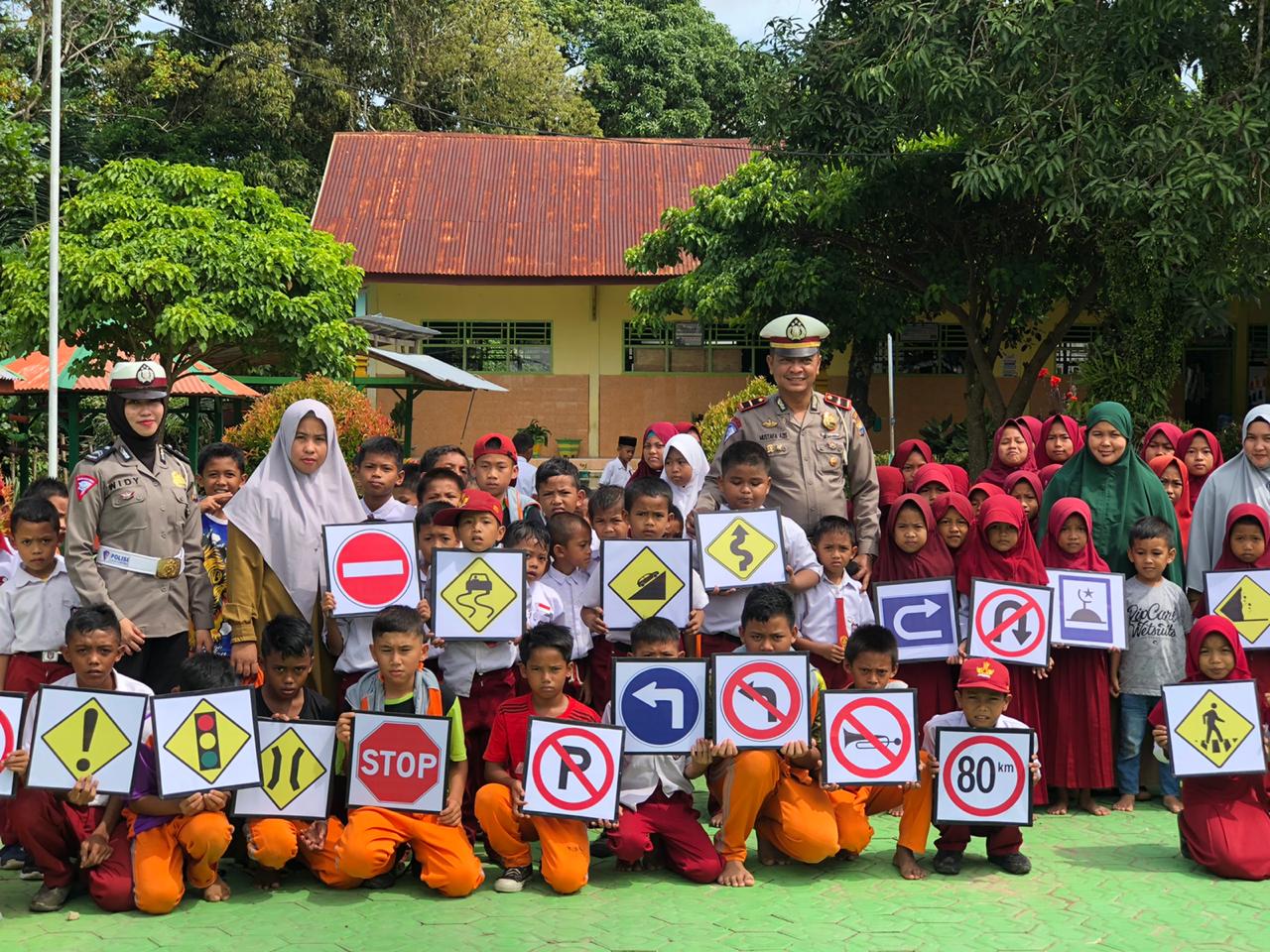 SatLantas Polres Enrekang Ajak Anak-Anak Tertib Berlalu Lintas Sejak Dini