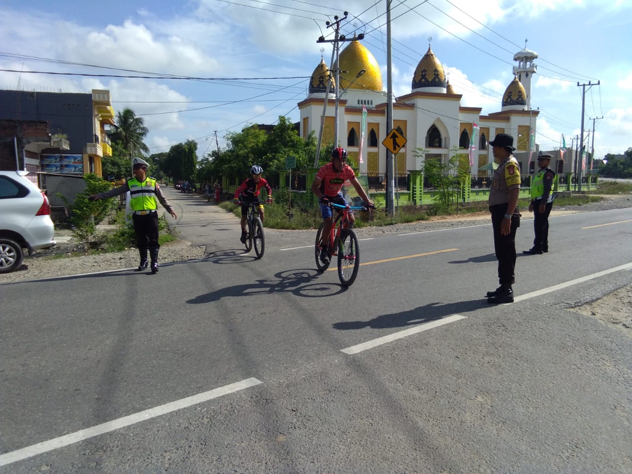 Puluhan Polisi Kawal Jalannya Fun Cross Jelajah Danau Sidenreng