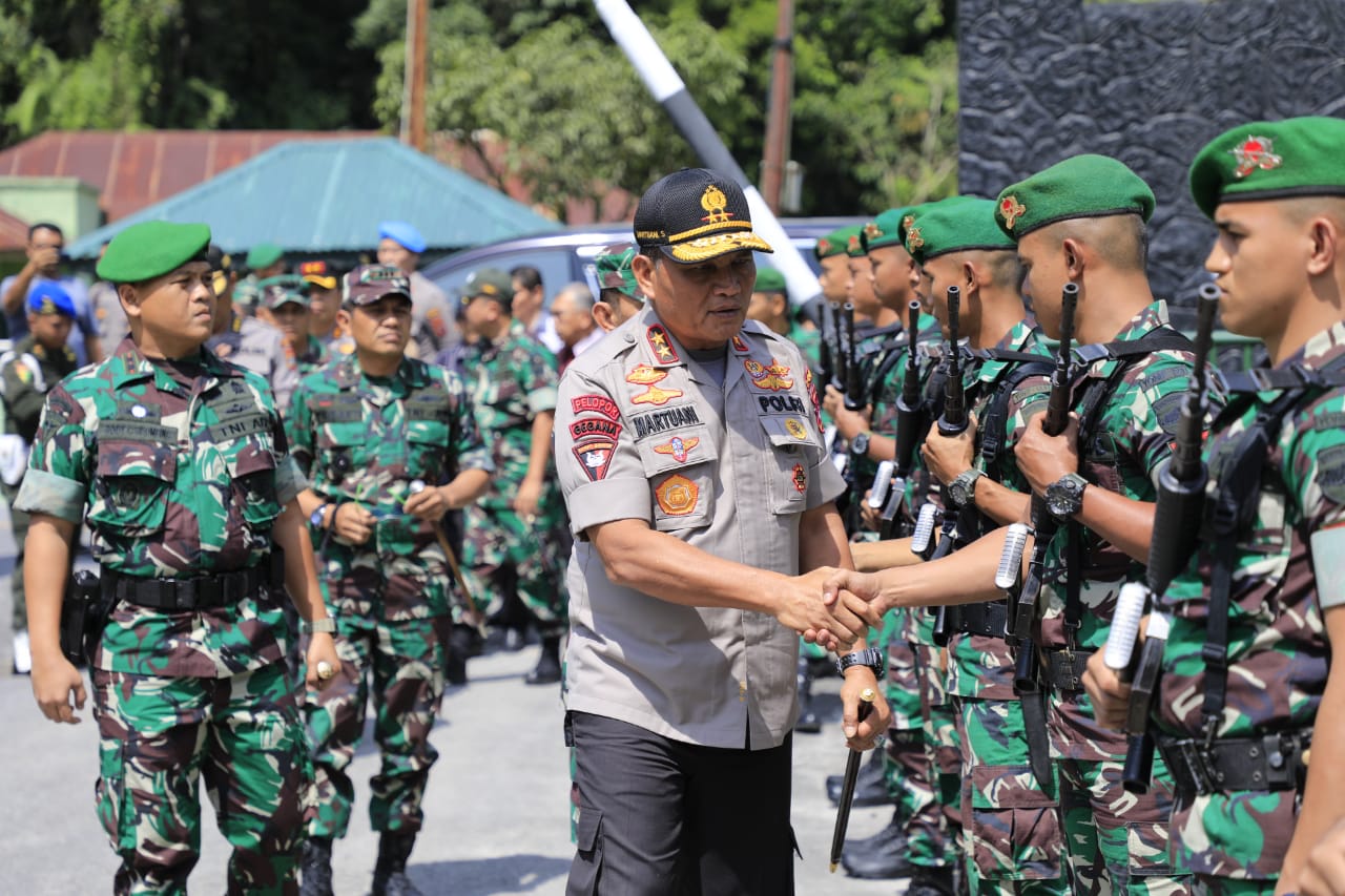 Kapolda Sumut dan Pangdam I/BB Beri Arahan Kepada Prajuri Yonif 123/RW dan Anggota Kodim 0210