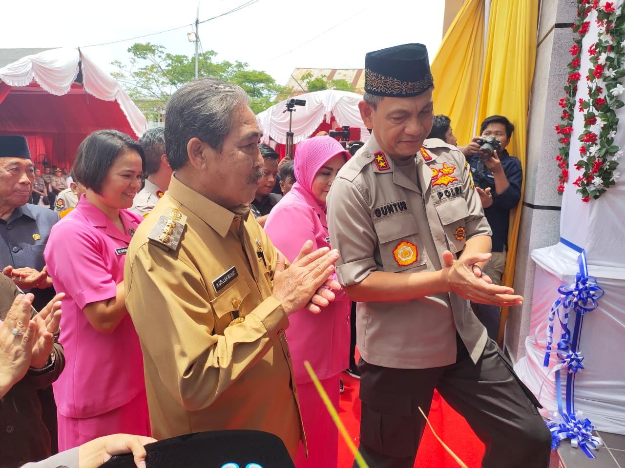 Di Sidrap, Kapolda Sulsel Resmikan Masjid Al Ihklas Polres dan Serahkan Bantuan Alquran