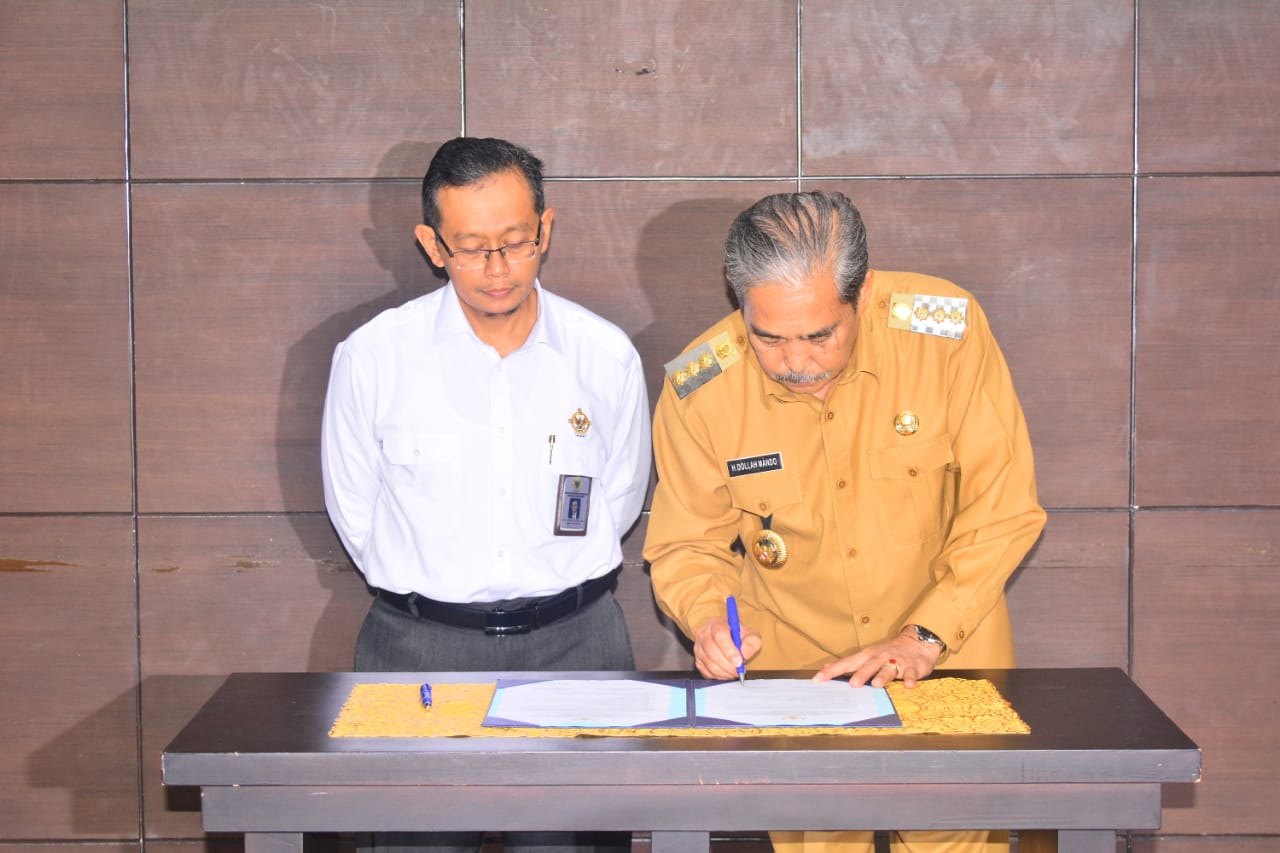 Perwakilan BPK Sulsel Terima LKPD UNAUDITED 2019 dari Bupati Sidrap