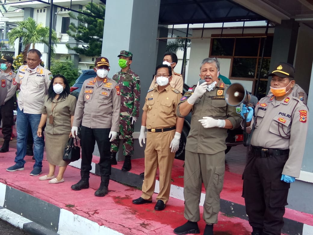 Tim Gabungan Gugus Tugas Covid-19 Penyemprotan Desinfektan Serentak Dilepas Bupati Pinrang