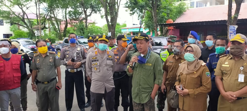 Forkopimda Pangkep dan Bupati Lepas Tim Gugus Tugas Covid-19 Penyemprotan Massal Disinfektan