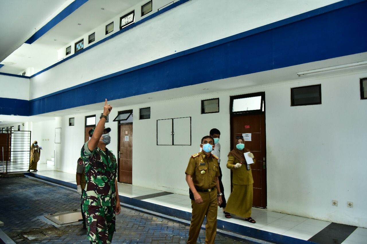 Dandim 1420 Bersama Sekda Sidrap Tinjau Rusun Tempat Isolasi Orang Dalam Pemantauan (ODP)