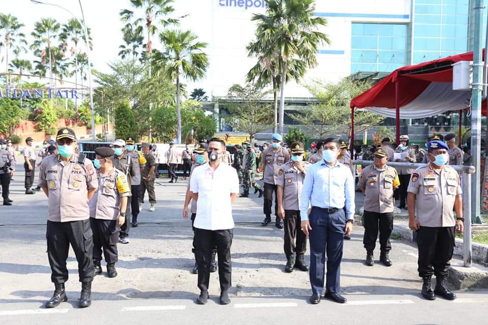 Bersama Gubernur, Kapolda Sumut Gelar Apel Penyemprotan Disinfektan Provinsi Sumut